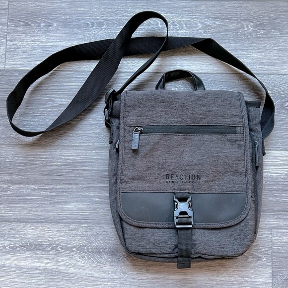 Kenneth Cole Reaction Grey Modern Sport Day Shoulder Bag - Picture 1 of 7